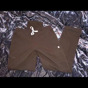 Figs Small Petite Yola skinny scrub pants in core color black